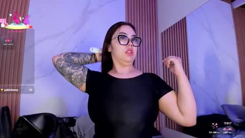 Snapshot of juicy_led_ chatting on September 26, 11:08 am Juicy online show from September 26, 11:08 am