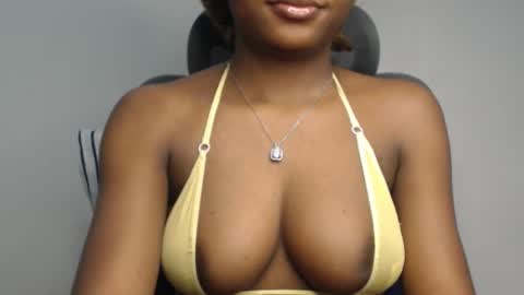 Snapshot of juicy_plumx chatting on October 18, 7:33 am Wet Baddie online show from October 18, 7:33 am