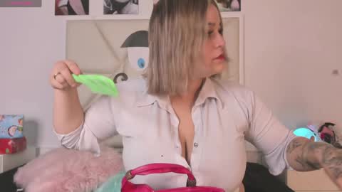 juleejoel online show from December 28, 2:53 pm