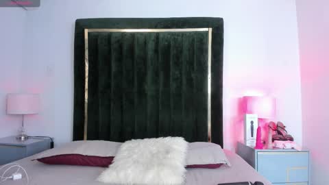 juleejoel online show from March 10, 3:52 pm