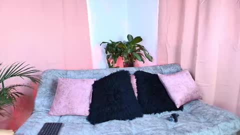 Jules and Gia online show from October 1, 4:01 pm