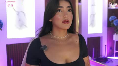 Jules Bennett online show from April 7, 12:07 pm