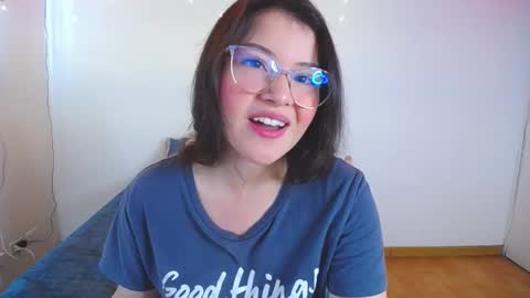 Snapshot of juli05star chatting on December 17, 3:17 pm Juliana online show from December 17, 3:17 pm