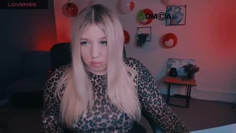 Snapshot of juli_kisss chatting on February 21, 9:34 am juli kisss online show from February 21, 9:34 am