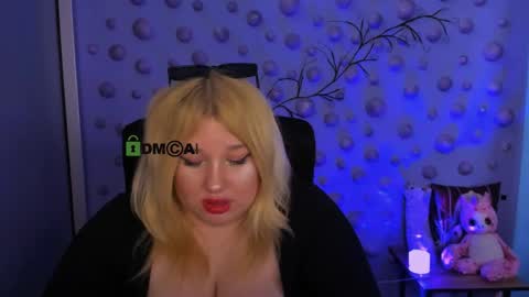 juli kisss online show from May 14, 3:07 pm