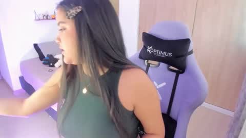 juli_santos_22 online show from December 28, 12:45 pm