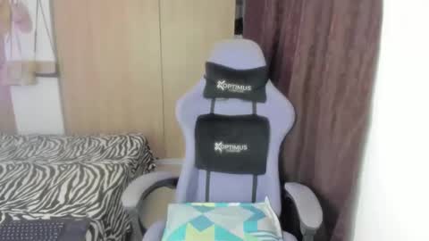 juli_santos_22 online show from April 18, 5:10 am