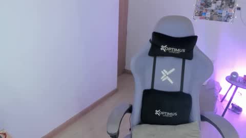 juli_santos_22 online show from November 28, 2:25 am