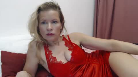 julia_giulia online show from February 5, 1:04 am