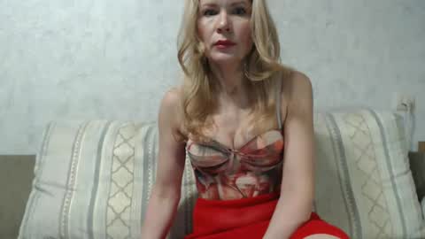 julia_giulia online show from February 12, 11:30 pm