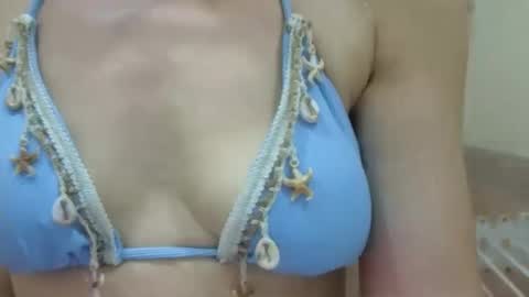 Snapshot of julia_giulia chatting on October 1, 9:14 am julia_giulia online show from October 1, 9:14 am