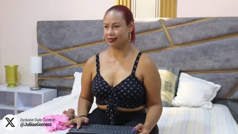 Julia Gomes online show from January 7, 7:28 pm