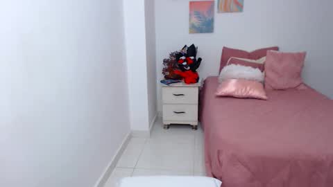 julia online show from November 14, 4:45 am