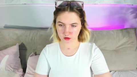 Julia Jips online show from September 18, 8:02 am