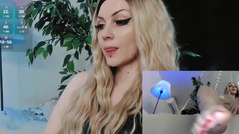 Snapshot of julia_wilson chatting on March 4, 6:29 pm ALL MY CONTENT at online show from March 4, 6:29 pm