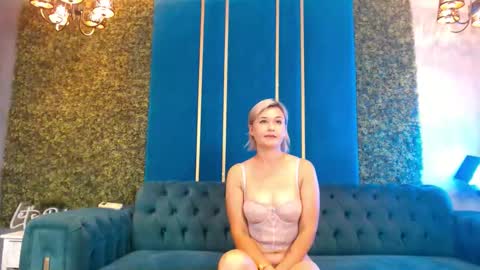 juliacelsa online show from September 16, 7:05 am
