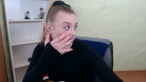 juliacrazy_ online show from March 9, 5:55 am