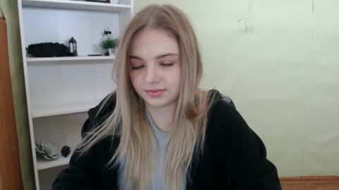 juliacrazy_ online show from February 12, 5:47 am