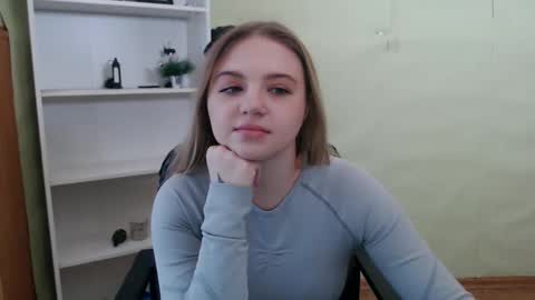 juliacrazy_ online show from February 18, 6:15 am