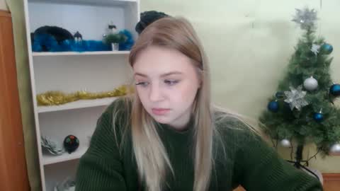 juliacrazy_ online show from December 11, 6:25 am