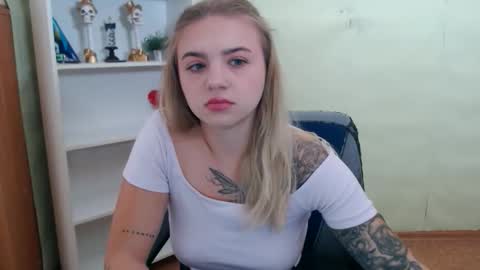 juliacrazy_ online show from September 10, 5:29 am