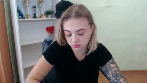 juliacrazy_ online show from September 19, 5:28 am