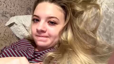 juliacrazy_ online show from February 11, 4:46 pm