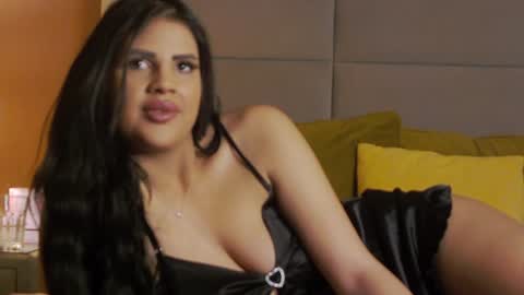 Snapshot of juliaharveyy chatting on January 23, 5:35 am Julia online show from January 23, 5:35 am