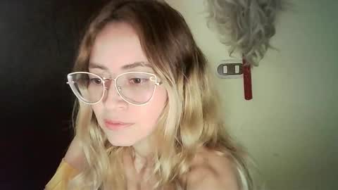 JuliaMack online show from October 17, 7:28 pm