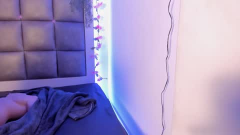 juliana_js_ online show from February 3, 6:40 am