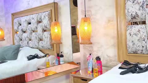 juliana_mendez25 online show from September 9, 7:24 pm