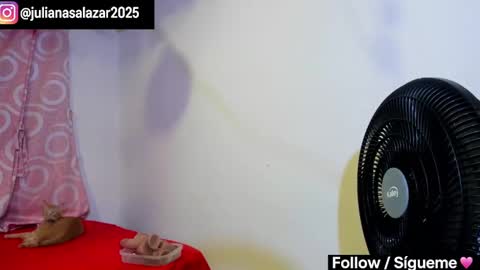 Snapshot of julianasalazar chatting on September 30, 1:55 am camila online show from September 30, 1:55 am