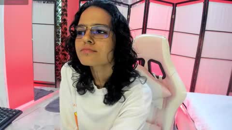 julianne_7 online show from February 24, 9:13 pm