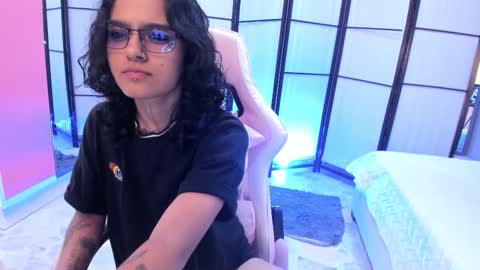 julianne_7 online show from February 17, 8:19 pm