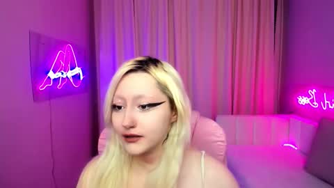 JuliaSharkk online show from October 4, 7:18 pm