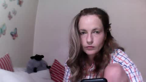 juliaua online show from February 13, 12:32 pm