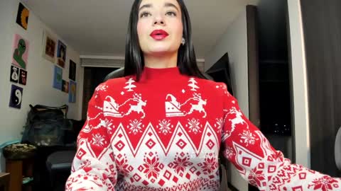 Snapshot of julidavila chatting on December 8, 12:18 am Jeimy Help me to reach 100 thumbs up online show from December 8, 12:18 am