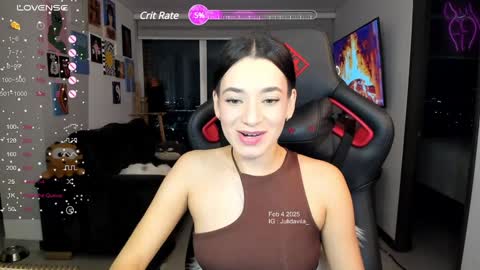 Snapshot of julidavila chatting on February 5, 11:39 pm Jeimy Help me to reach 100 thumbs up online show from February 5, 11:39 pm