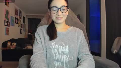 Snapshot of julidavila chatting on September 11, 2:23 am Jeimy Help me to reach 100 thumbs up online show from September 11, 2:23 am