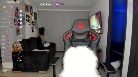 Snapshot of julidavila chatting on March 8, 2:10 am Jeimy Help me to reach 100 thumbs up online show from March 8, 2:10 am