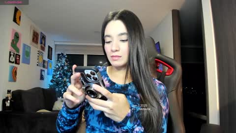 Snapshot of julidavila chatting on January 5, 12:31 am Jeimy Help me to reach 100 thumbs up online show from January 5, 12:31 am