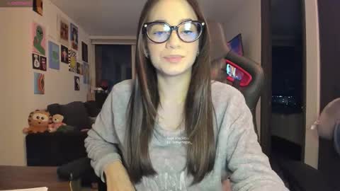 Snapshot of julidavila chatting on September 21, 1:59 am Jeimy Help me to reach 100 thumbs up online show from September 21, 1:59 am