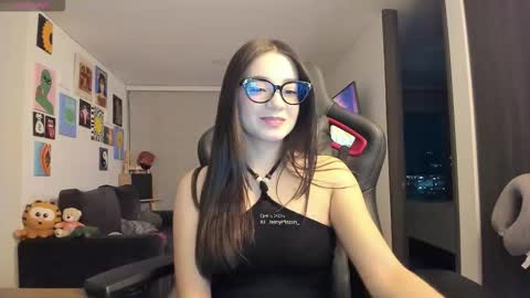 Snapshot of julidavila chatting on October 6, 1:33 am Jeimy Help me to reach 100 thumbs up online show from October 6, 1:33 am