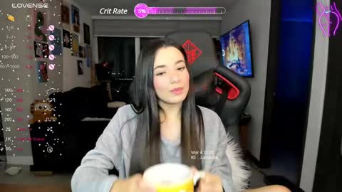 Snapshot of julidavila chatting on March 5, 2:25 am Jeimy Help me to reach 100 thumbs up online show from March 5, 2:25 am