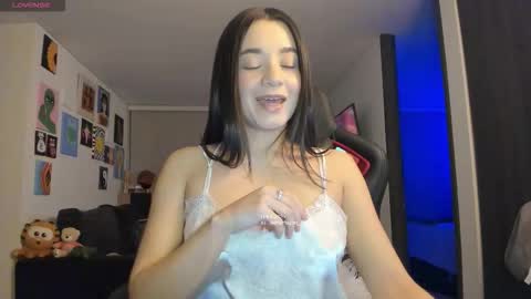 Snapshot of julidavila chatting on October 5, 1:32 am Jeimy Help me to reach 100 thumbs up online show from October 5, 1:32 am