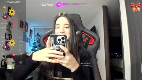 Snapshot of julidavila chatting on December 22, 1:33 am Jeimy Help me to reach 100 thumbs up online show from December 22, 1:33 am