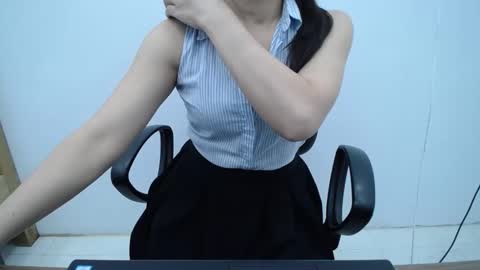 julie9x online show from November 4, 12:37 am