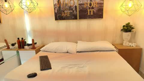 julie coper online show from October 14, 12:30 pm