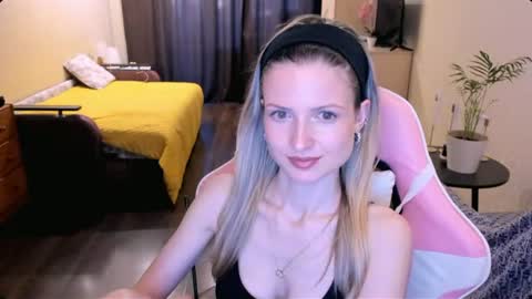 Julie online show from July 5, 4:01 pm