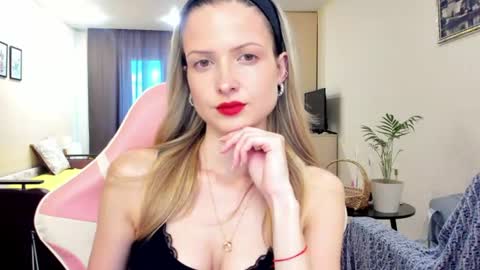 Julie online show from June 24, 1:54 pm